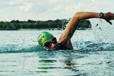 Men swimming|Headphonerev.com